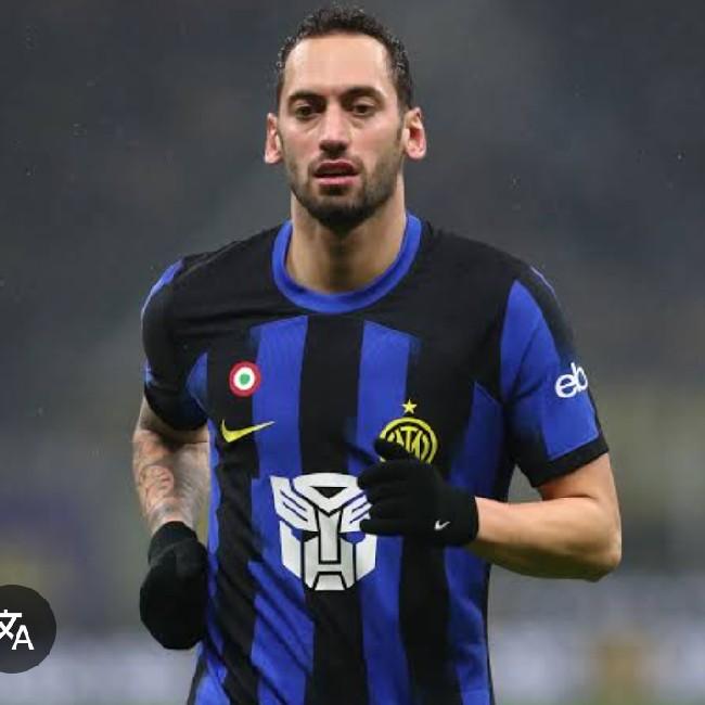 Hakan Çalhanoğlu (VOL)