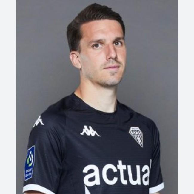 Цн Adrien Hunou