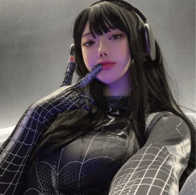 MINA YASHIRIO