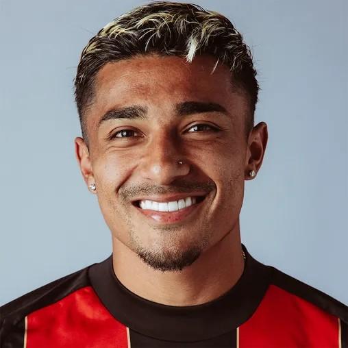 Julián Araujo
