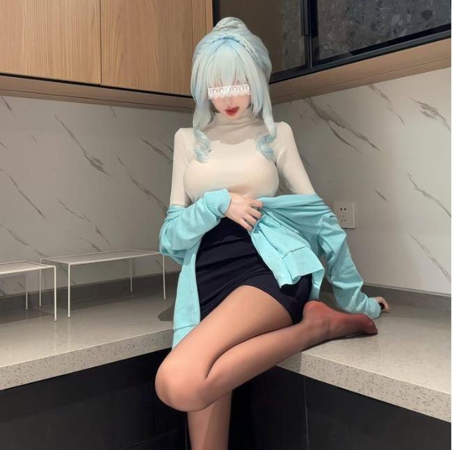 ANJUU EMMA