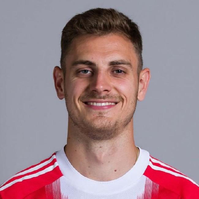 LB | Josip Stanisic