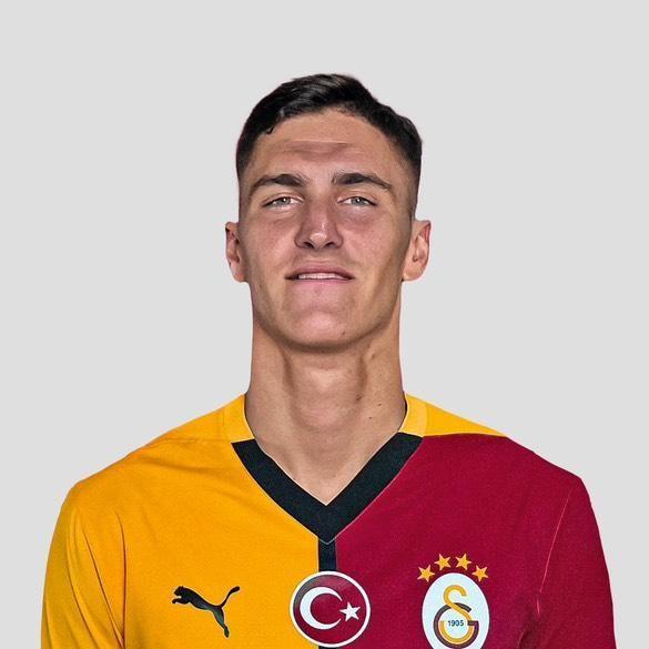 RW | Roland Sallai