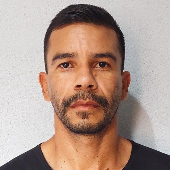 ADESCLEITON TAVARES CRUZ