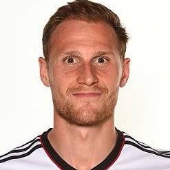🇩🇪 B. Höwedes